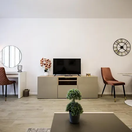 Glow Apartments, Slaska 12 דירה