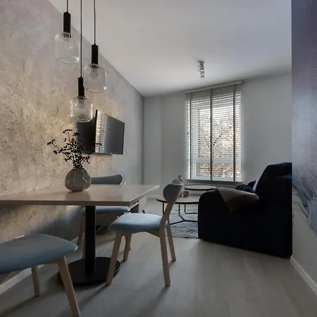 Glow Apartments, Slaska 12 דירה *