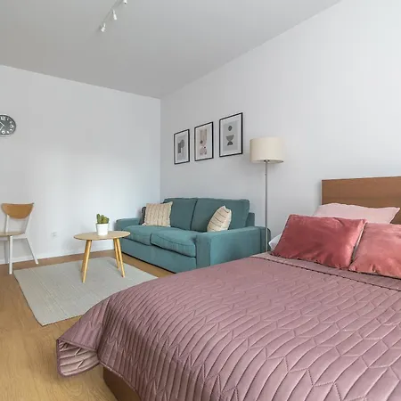 Glow Apartments, Slaska 12 דירה *